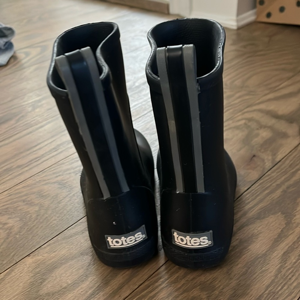 Totes rain boots - size 9-10 kids